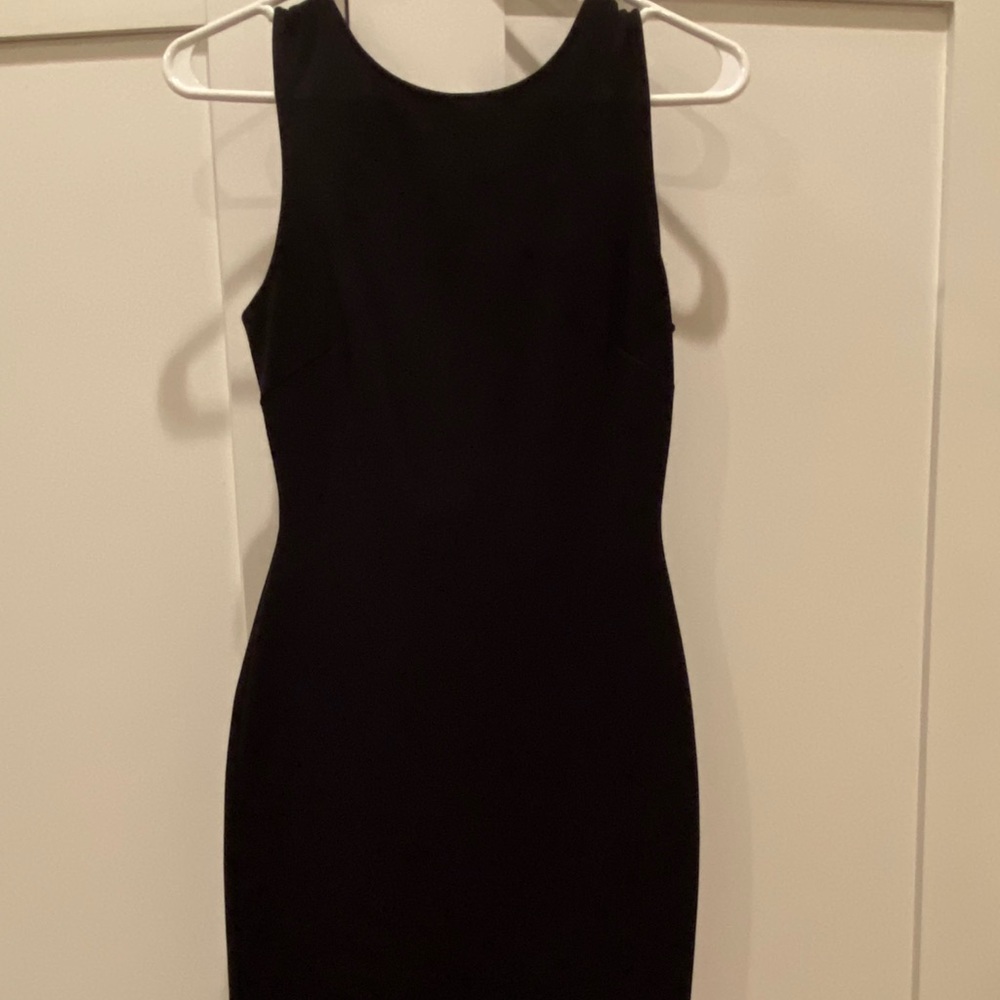 Lulu’s fitted black dress